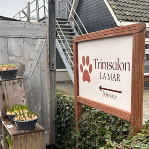 Reclamebord op maat met bedrijfslogo en bedrukking