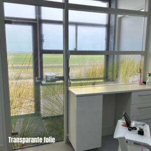 Transparante raamfolie in een tandartspraktijk