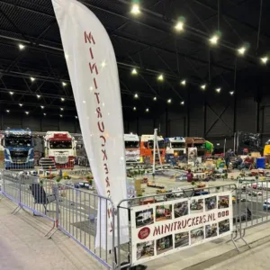 Beachvlag en spandoek als evenement aankleding voor de Minitruckers