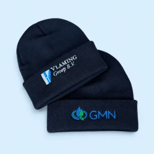Geborduurde muts met eigen logo