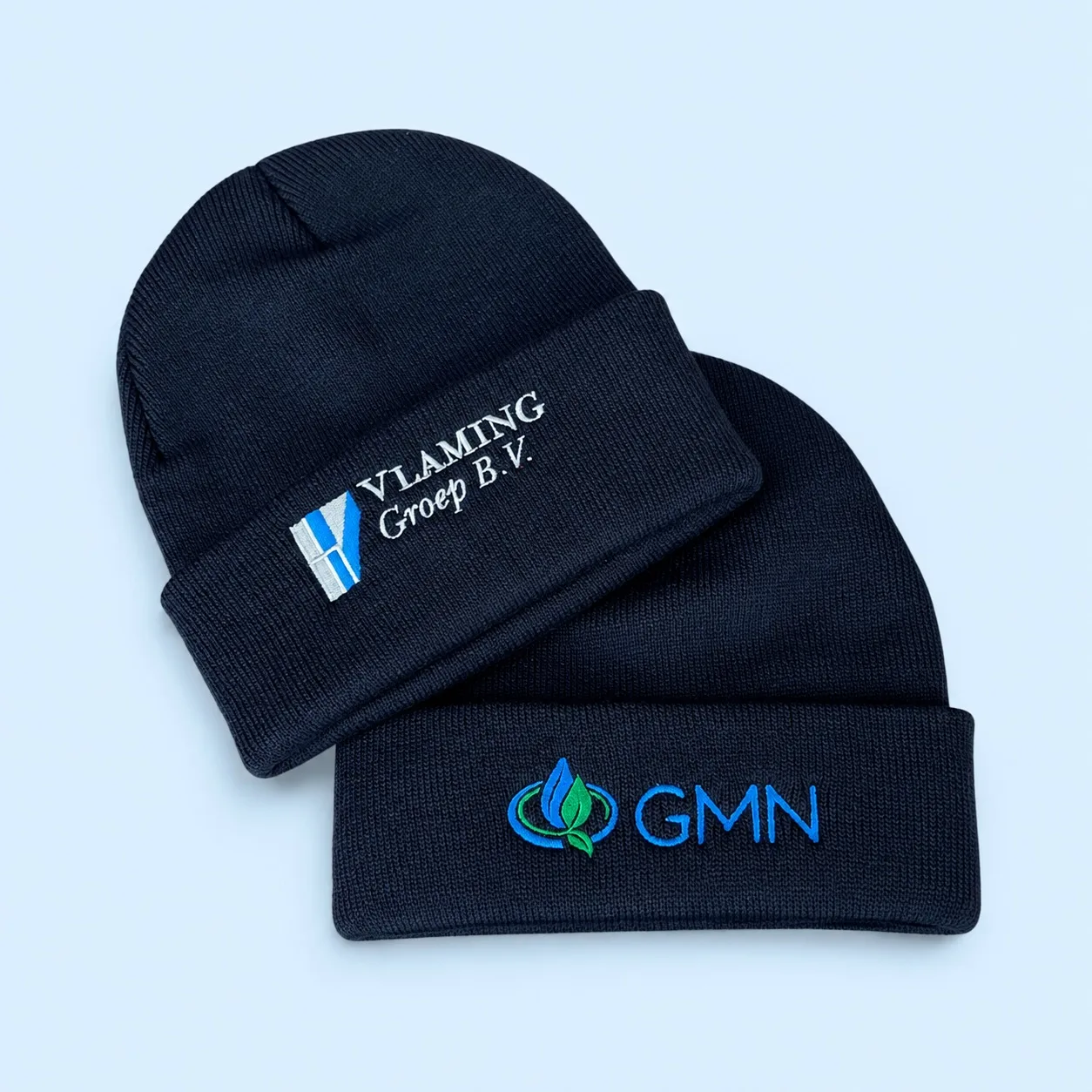 Geborduurde muts met eigen logo
