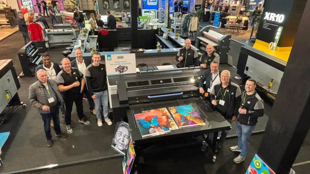 De eerste HP Latex R530 printer in Europa gekocht met het team van Rowa