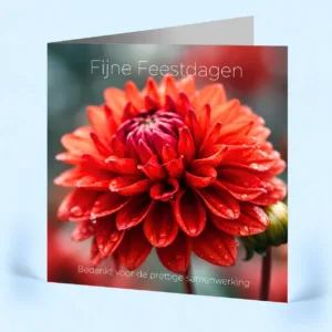 Kerstkaart met dahlia bloem en kerstkwens