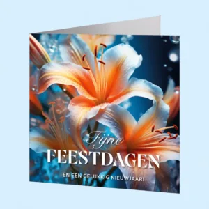Kerstkaart met oranje-witte lelies op blauwe achtergrond en de tekst Fijne feestdagen